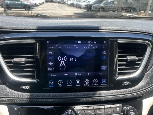 Used 2020 Chrysler Pacifica Limited w/ Advanced Safetytec Group FWD image 29