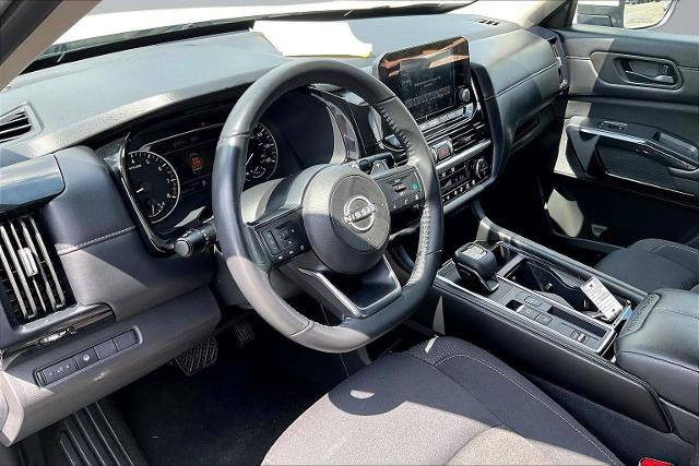 Used 2024 Nissan Pathfinder SV FWD image 14