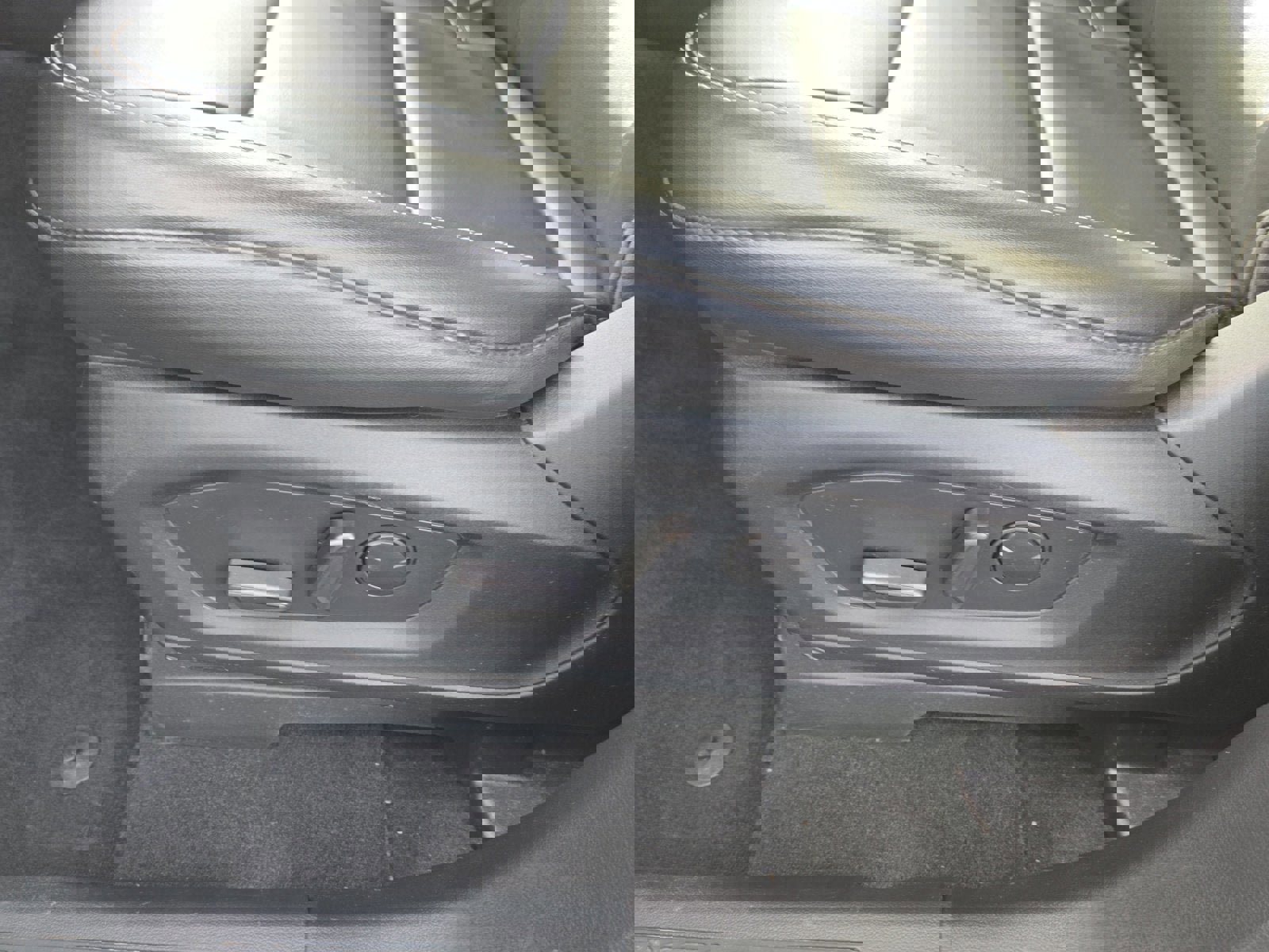 Certified 2022 Ford Explorer XLT w/ Equipment Group 202A image 12