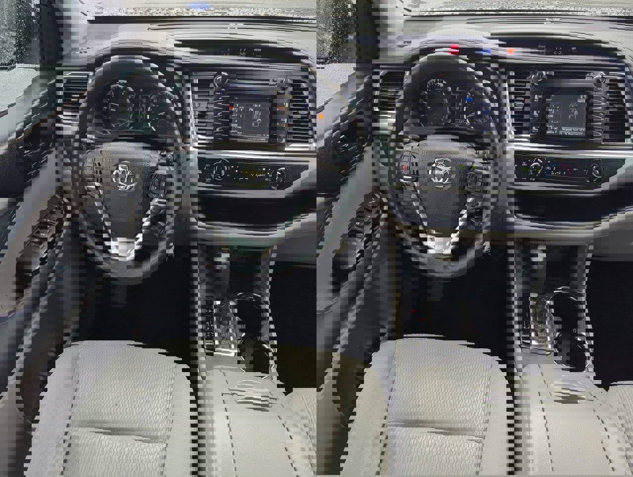 Used 2018 Toyota Highlander LE image 15