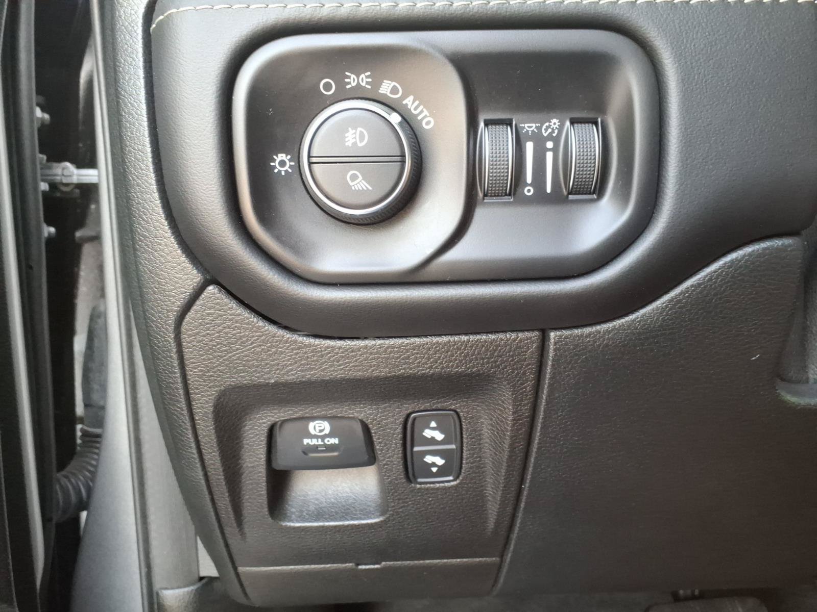 Used 2022 RAM 1500 Limited w/ Body Color Bumper Group AWD/4WD image 16