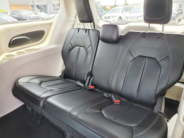Used 2023 Chrysler Pacifica Touring-L FWD image 27