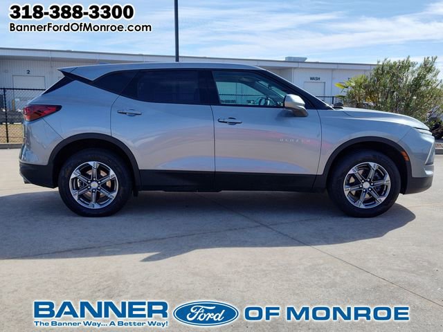 Used 2023 Chevrolet Blazer LT image 2