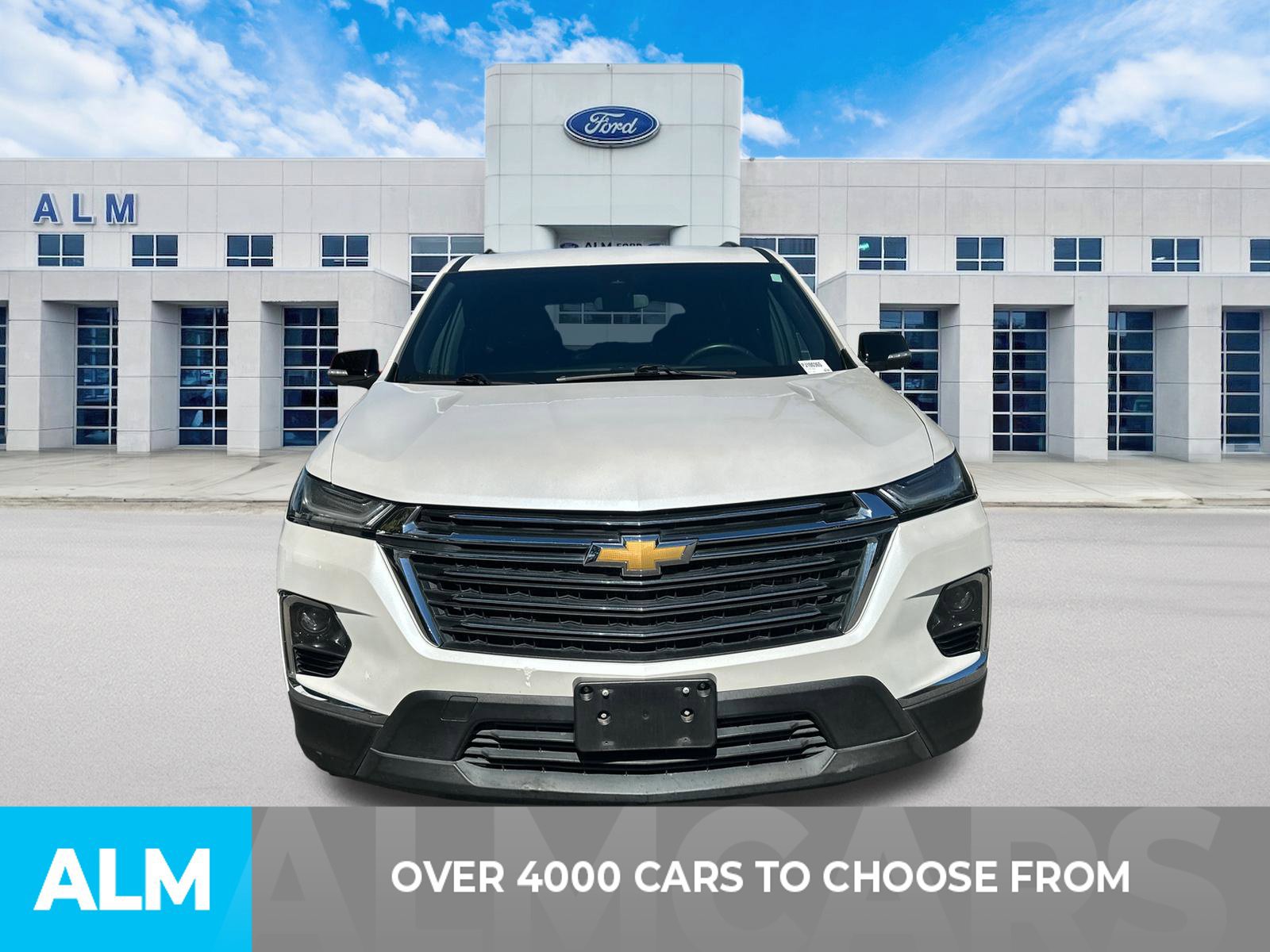 Used 2023 Chevrolet Traverse LT FWD image 2