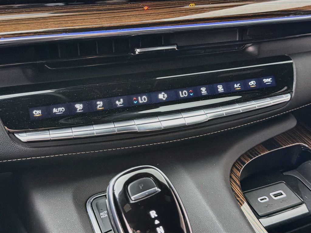 Used 2022 Cadillac Escalade Luxury AWD/4WD image 20