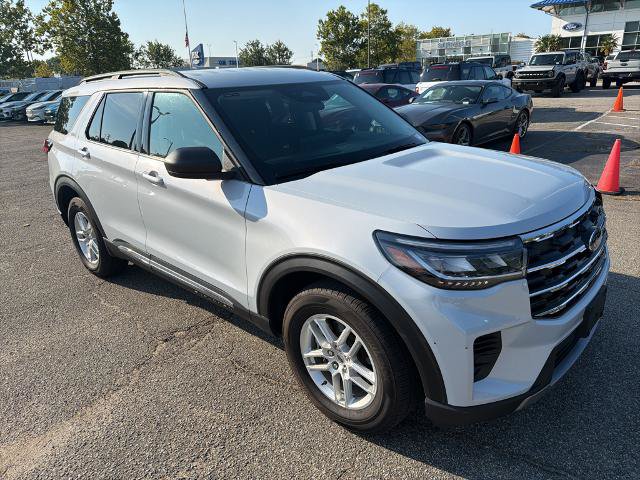 Certified 2025 Ford Explorer Active AWD/4WD image 3