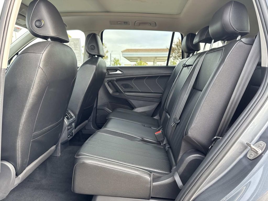 Used 2023 Volkswagen Tiguan SE w/ Panoramic Sunroof Package image 24