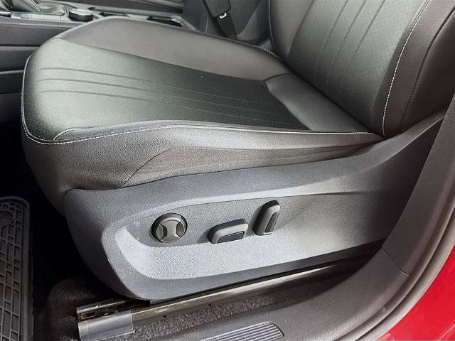 Used 2022 Volkswagen Tiguan SE image 19