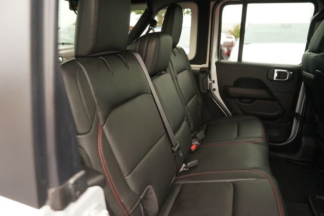 Used 2024 Jeep Wrangler Unlimited Rubicon w/ Technology Group AWD/4WD image 16