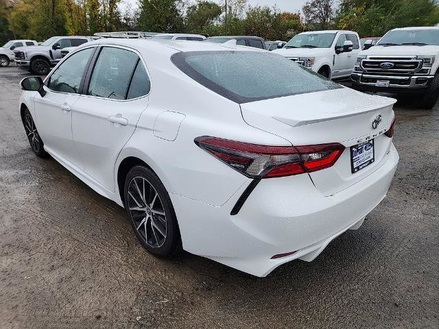Used 2023 Toyota Camry SE image 3