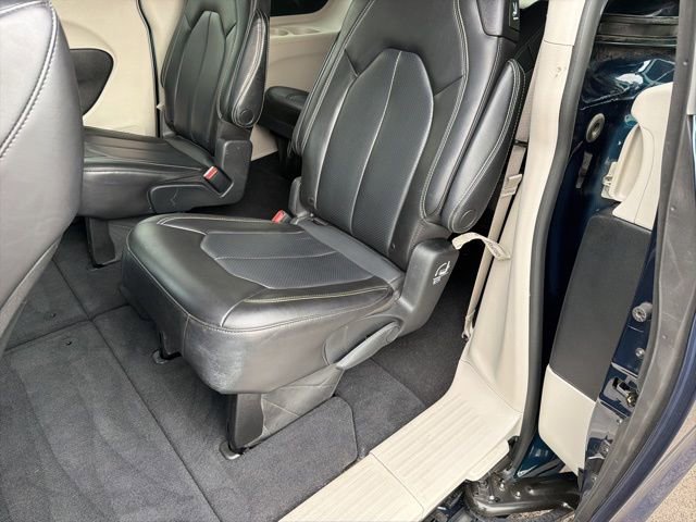 Used 2023 Chrysler Pacifica Touring-L FWD image 24