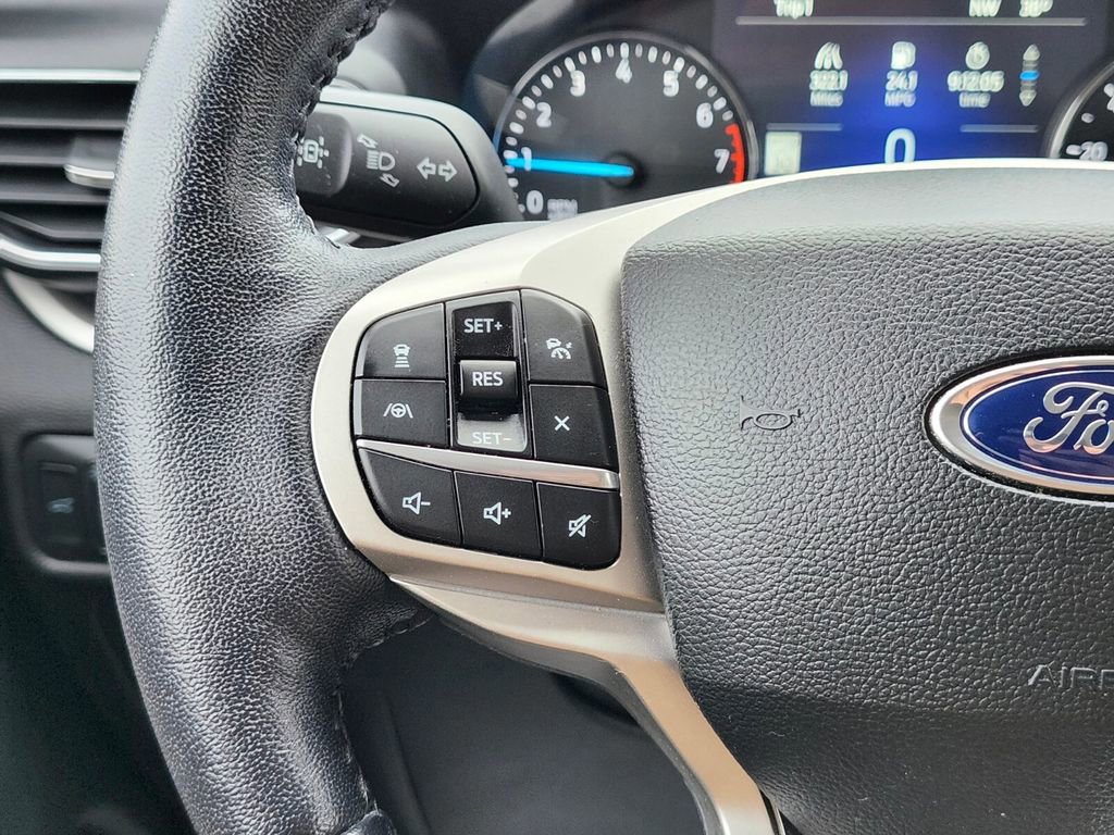 Certified 2022 Ford Explorer XLT w/ Equipment Group 202A image 29