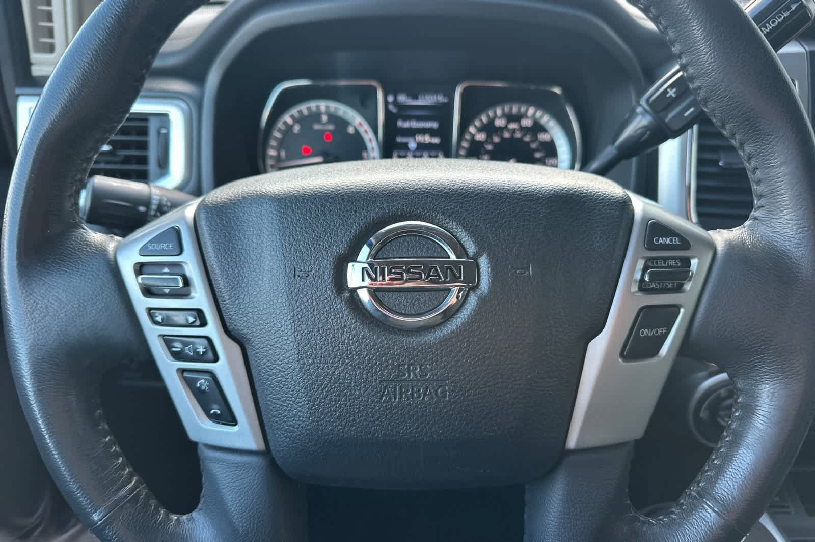 Used 2017 Nissan Titan SL AWD/4WD image 23