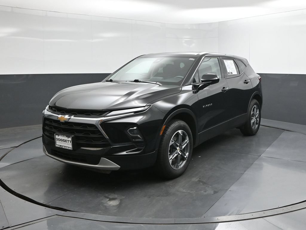 Used 2025 Chevrolet Blazer LT FWD image 1