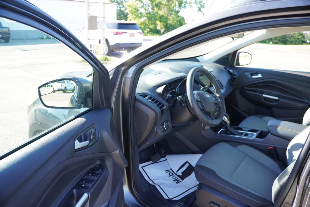 Certified 2018 Ford Escape SE w/ SE Sync 3 Package AWD/4WD image 14