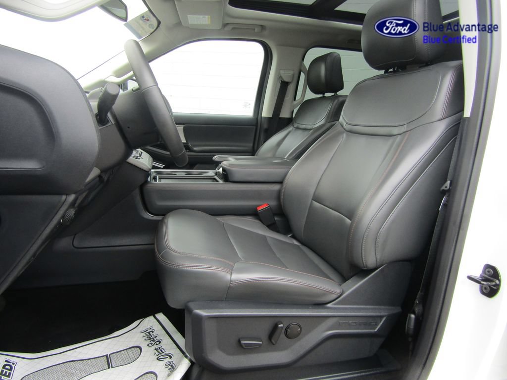 Certified 2025 Ford Expedition Active AWD/4WD image 3