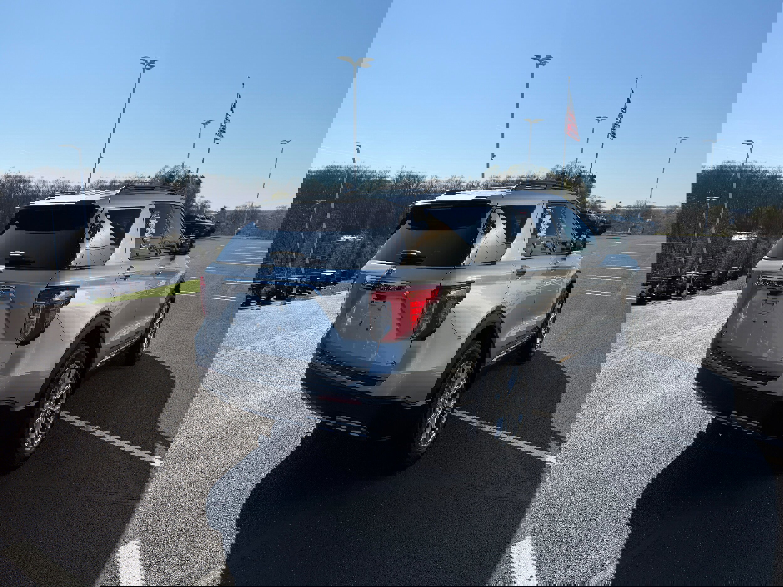 Certified 2020 Ford Explorer XLT w/ Equipment Group 202A image 3