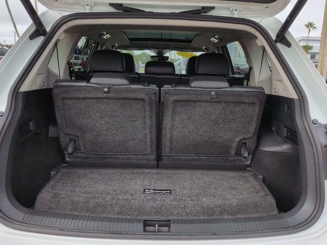 Used 2022 Volkswagen Tiguan SE w/ Panoramic Sunroof Package FWD image 13