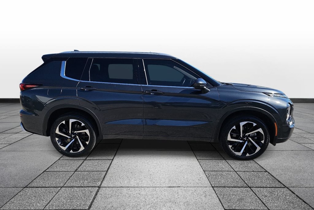 Used 2024 Mitsubishi Outlander SEL Black Edition AWD/4WD image 2