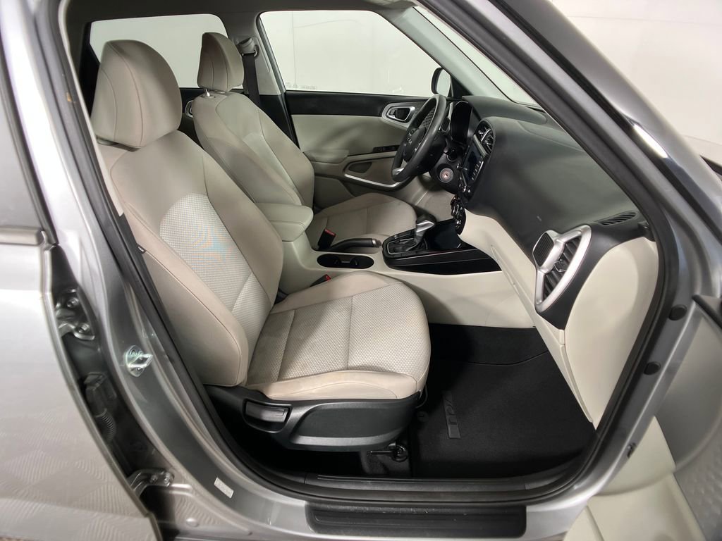 Used 2023 Kia Soul LX w/ LX Technology Package image 11