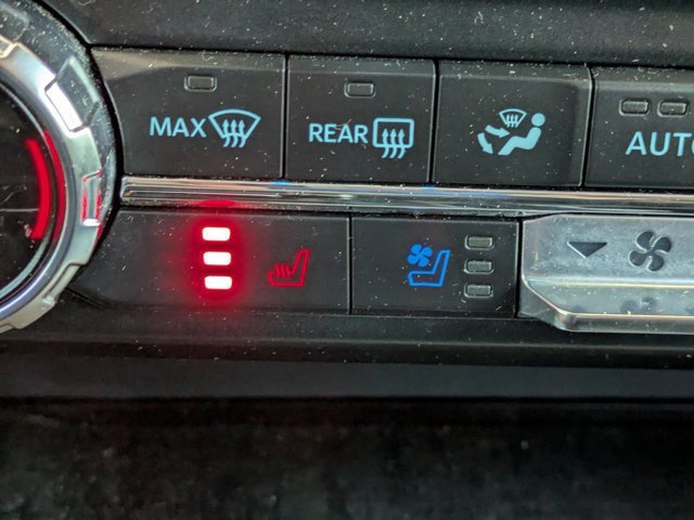 Certified 2022 Ford F150 Lariat w/ FX4 Off-Road Package image 28