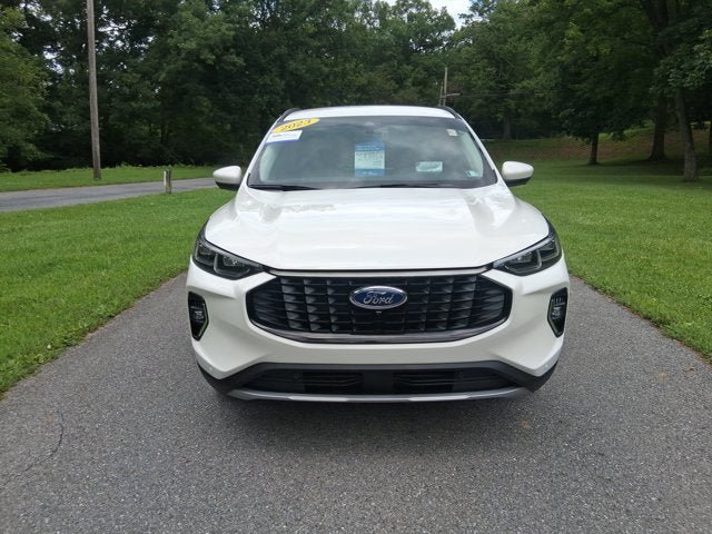 Certified 2023 Ford Escape Platinum w/ Premium Technology Package AWD/4WD image 2
