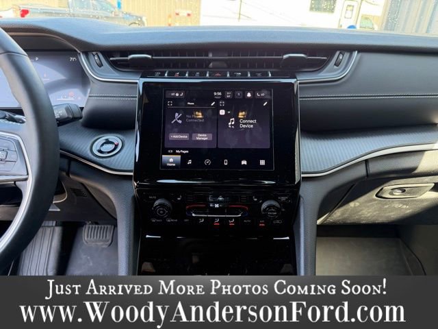 Used 2024 Jeep Grand Cherokee Altitude AWD/4WD image 12
