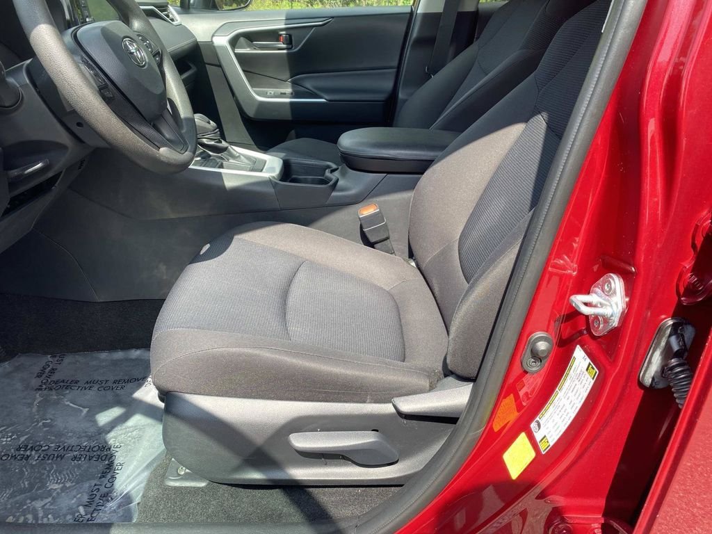 Used 2021 Toyota RAV4 LE FWD image 18