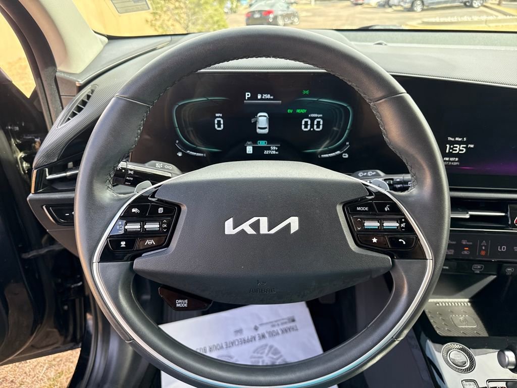 Used 2023 Kia Niro EX image 16