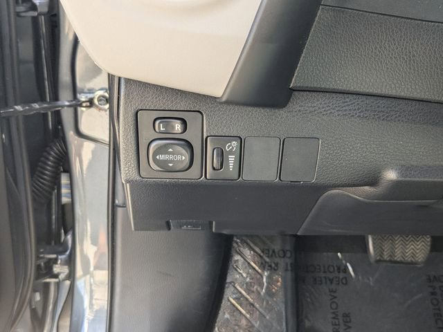 Used 2018 Toyota Corolla LE FWD image 12