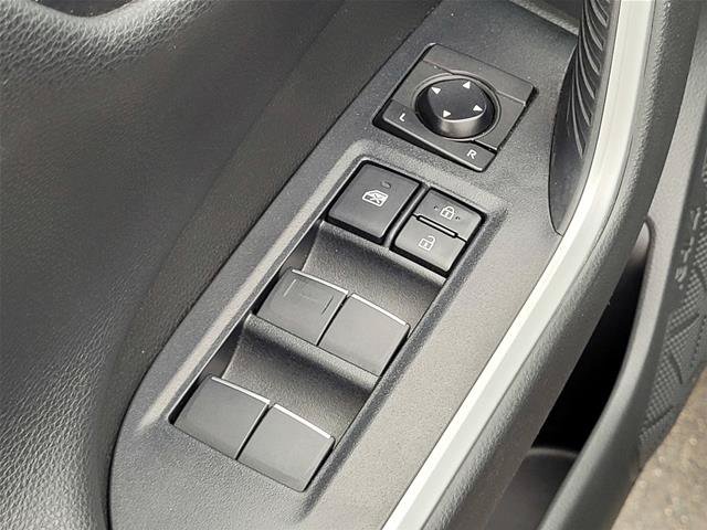 Used 2020 Toyota RAV4 XSE w/ XSE Grade Weather Package AWD/4WD image 17