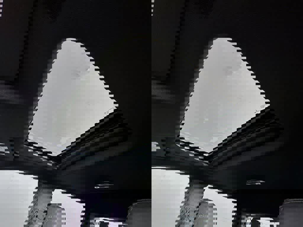 Used 2021 Chevrolet Silverado 1500 High Country w/ Technology Package image 32