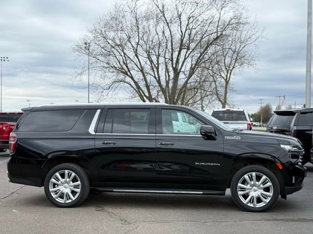 Used 2023 Chevrolet Suburban High Country image 10