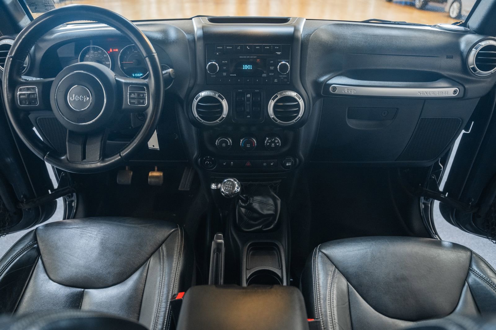 Used 2017 Jeep Wrangler Unlimited Rubicon w/ Connectivity Group image 27