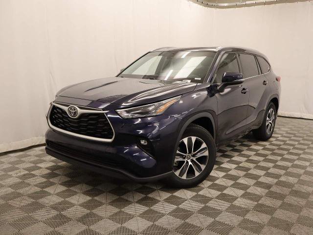 Used 2022 Toyota Highlander XLE image 3