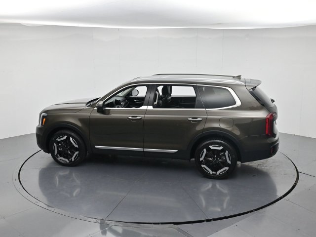Used 2025 Kia Telluride S FWD image 46