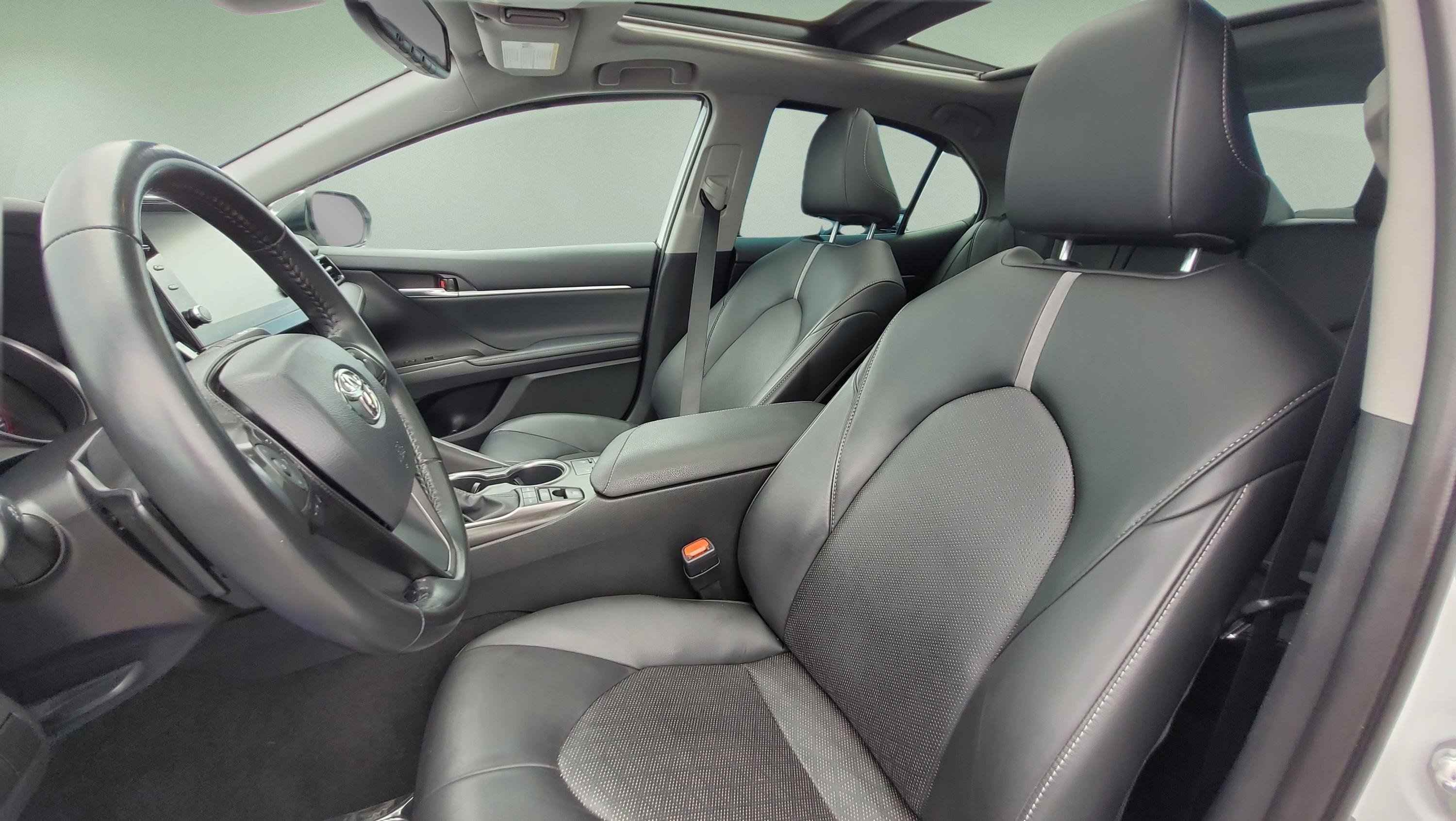 Used 2022 Toyota Camry XSE FWD image 29