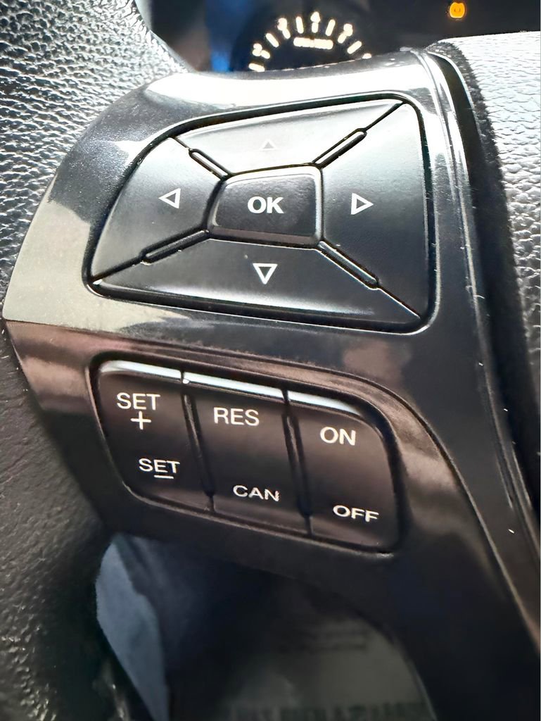 Certified 2018 Ford Explorer XLT FWD image 25