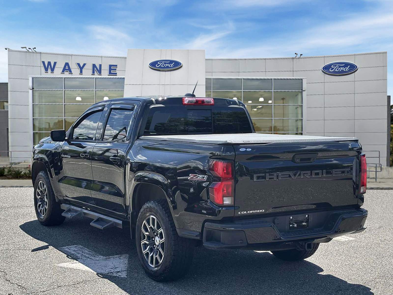 Used 2023 Chevrolet Colorado Z71 w/ Z71 Convenience Package 2 AWD/4WD image 4