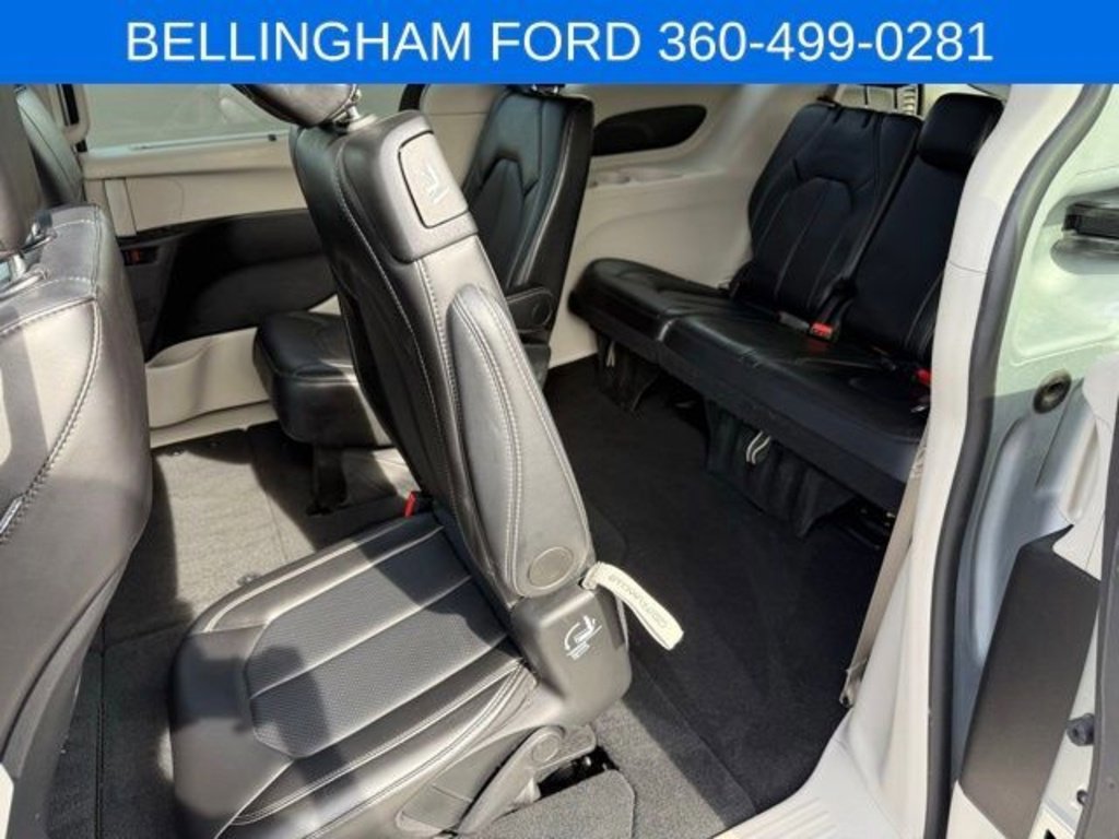 Used 2024 Chrysler Pacifica Touring-L image 38