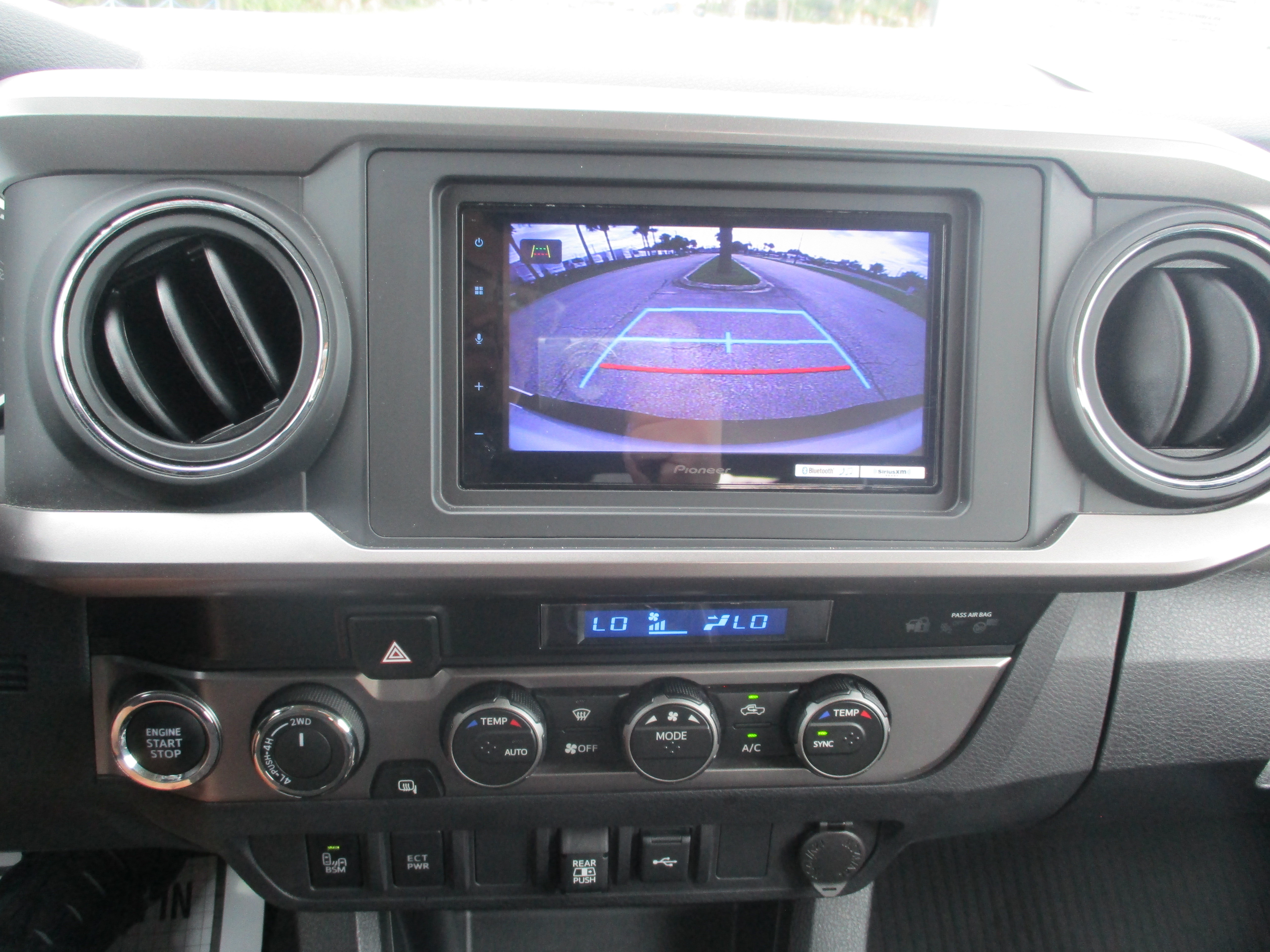 Used 2023 Toyota Tacoma SR5 w/ Technology Package AWD/4WD image 20