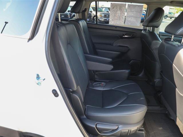Used 2023 Toyota Highlander XLE FWD image 32