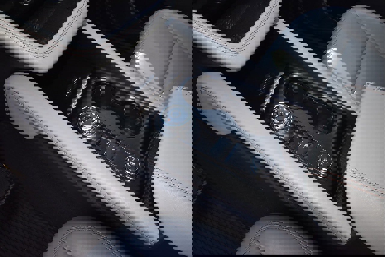 Certified 2025 Ford Explorer Active w/ Active Comfort Package image 32