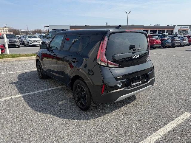 Used 2024 Kia Sportage LX image 3