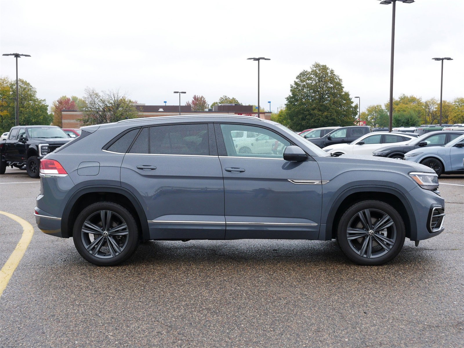 Used 2021 Volkswagen Atlas Cross Sport SE w/ Panoramic Sunroof Package image 6