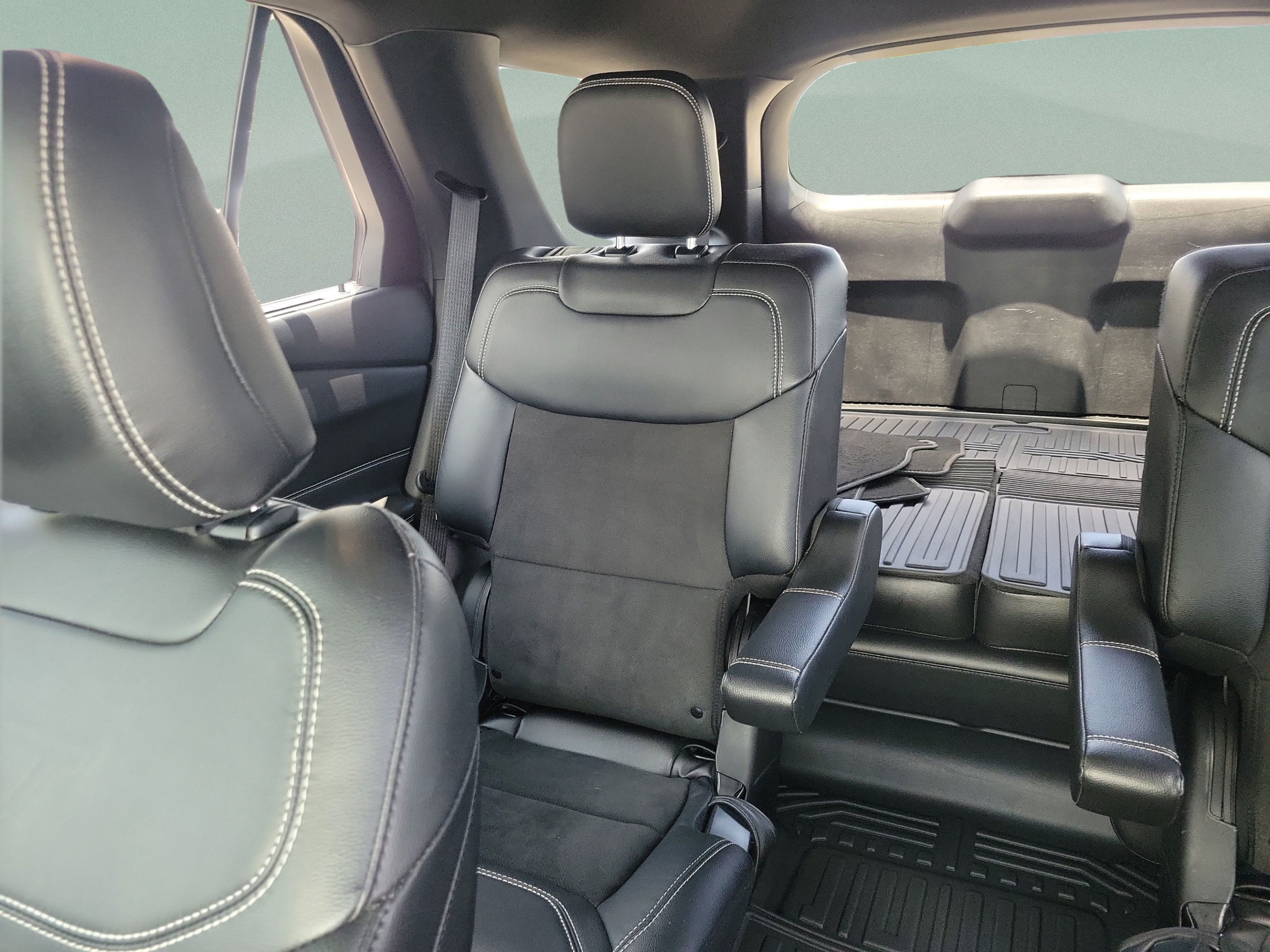 Certified 2022 Ford Explorer ST w/ ST Street Pack RWD image 8