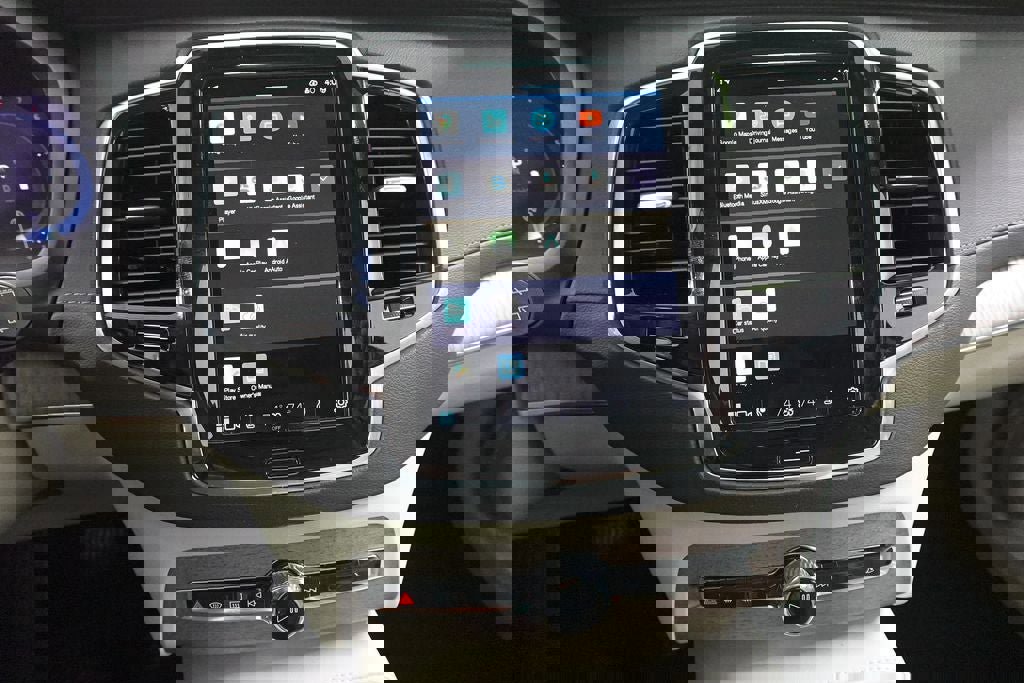 Used 2023 Volvo XC90 B6 Ultimate w/ Protection Package Premier image 17