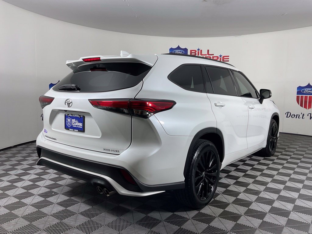Used 2023 Toyota Highlander XSE AWD/4WD image 3