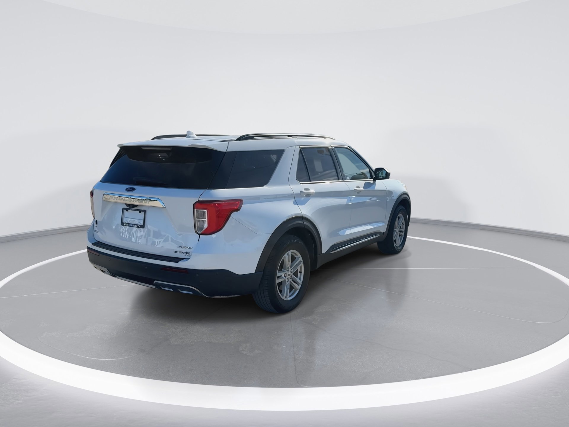 Certified 2022 Ford Explorer XLT w/ Equipment Group 202A image 4