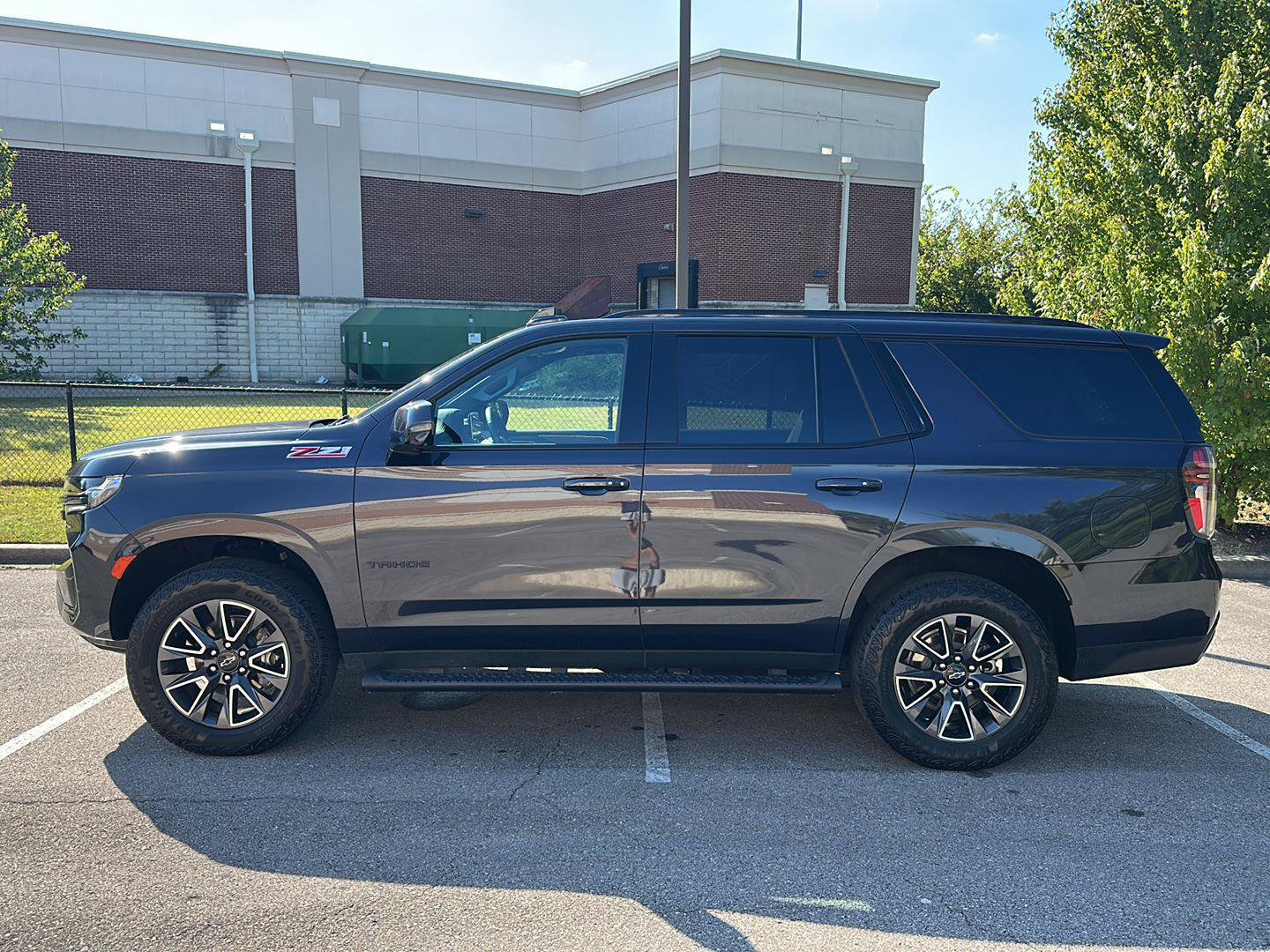 Used 2023 Chevrolet Tahoe Z71 w/ Luxury Package AWD/4WD image 3